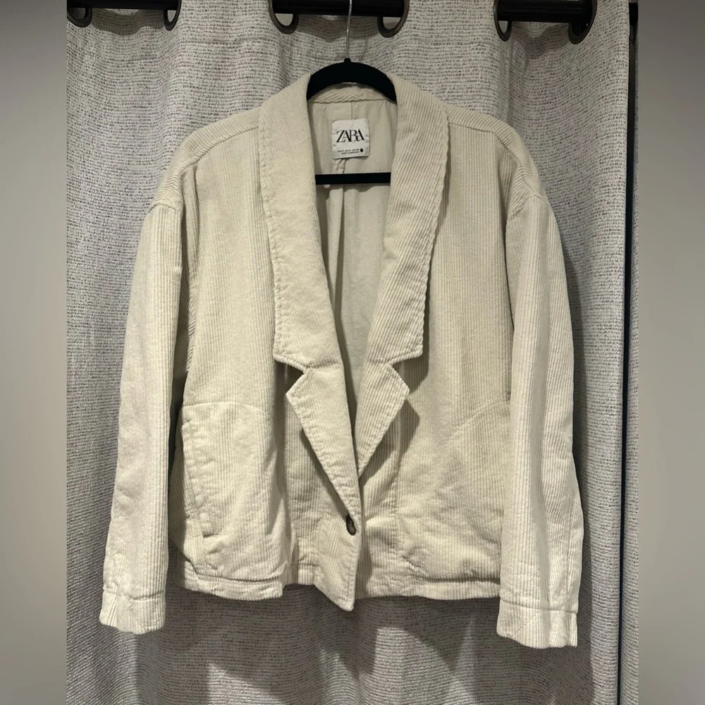 Women’s Zara Oversized Corduroy Blazer Boxy Jacket Ecru Beige Size‎ Medium.